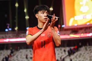 期待首秀！18岁王钰栋入选中澳战名单&amp;穿11号，首进国足正赛名单