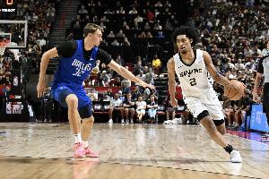 开云官方直播-状元大战榜眼！Stein：独行侠常规赛揭幕战将迎战马刺！