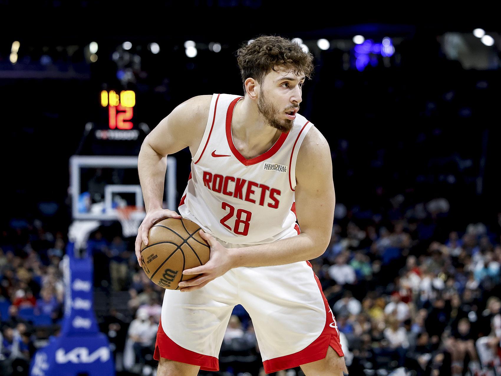 火箭记者：球队希望申京能提高三分球 这也是申京休赛期的重点