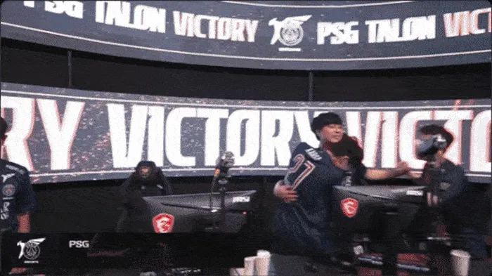 LCP：PSG打进S15世界赛后打野Karsa扑到队友怀里喜极而泣